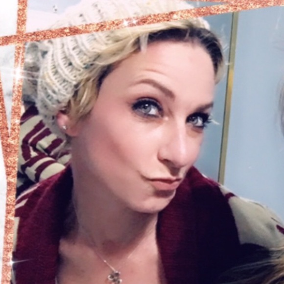 Meet your Posher, Amber - Picture 2 of 2